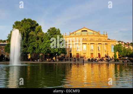 Opera nella luce della sera, Stoccarda, Baden-Wuerttemberg, Germania, Europa Foto Stock