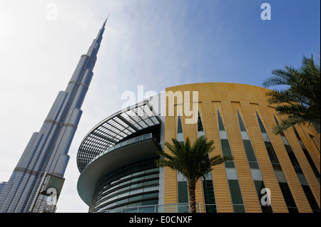 Iconico più alto edificio di vetro - Burj Khalifa, Dubai, Emirati Arabi Uniti, Emirati arabi uniti. Foto Stock