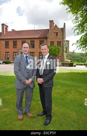 Westerham,UK,9 maggio 2014,il sindaco di Bromley, Ernest Noad con Wayne Thornton il volontario e lo sviluppo della comunità manager presso Chartwel Credito: Keith Larby/Alamy Live News Foto Stock