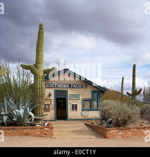 Casa in legno in un film scena sonora, Old Tucson Studios, del Deserto di Sonora, Arizona, Stati Uniti d'America, America Foto Stock