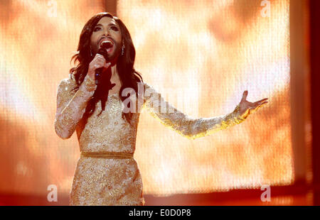 Copenhagen, Danimarca. 9 maggio 2014. Conchita Wurst in rappresentanza di Austria esegue durante la prima prova del gran finale per il Concorso Eurovisione della canzone 2014 a Copenhagen, in Danimarca, 9 maggio 2014. Il gran finale della cinquantanovesima Eurovision Song Contest (CES) avviene il 10 maggio 2014. Foto: Joerg Carstensen/dpa/Alamy Live News Foto Stock