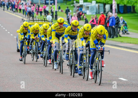 Belfast, Irlanda del Nord. 9 Maggio 2014 - Giro d'Italia sessione di pratica: Tinkoff-Saxo (Danimarca) Credito: Stephen Barnes/Alamy Live News Foto Stock