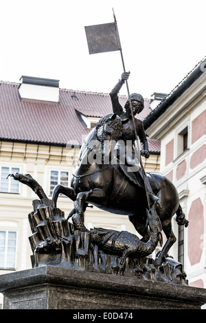 San Giorgio che uccide statua del drago, Praga, Repubblica Ceca Foto Stock