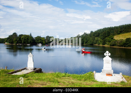 Vista da Burrishoole Abbey, vicino a Newport; contea di Mayo, Irlanda Foto Stock