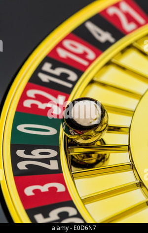 Il cilindro di una roulette gioco di fortuna in un gioco di casino'. Conto profitti e perdite è deciso a caso. Numero di zero, tutto los Foto Stock
