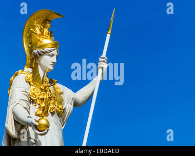 " Il parlamento di Vienna, ? Sterreich. Con la statua di ''Pallas Athene'' della dea greca della saggezza.', 'Dcome Parlament i Foto Stock