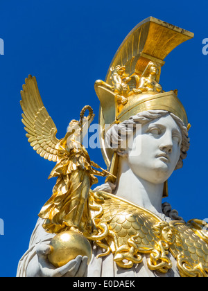 " Il parlamento di Vienna, ? Sterreich. Con la statua di ''Pallas Athene'' della dea greca della saggezza.', 'Dcome Parlament i Foto Stock