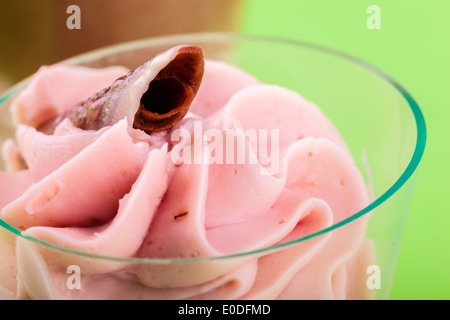 Deliziosi gelati scatti con caroselli e topping Foto Stock