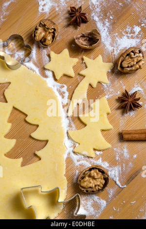 Backen dal piccolo luogo e biscotti per Natale. Prejoy durante l Avvento., acken von Plaetzchen und Keksen fuer Weihnachten Foto Stock