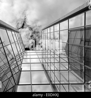 Vetro architettura moderna presso il Central Saint Giles a Londra, in Inghilterra, Regno Unito Foto Stock