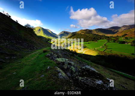 La luce del sole sulla valle Patterdale Foto Stock