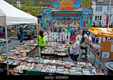 Open Air di seconda mano prenota stallo a un mercato di strada Foto Stock