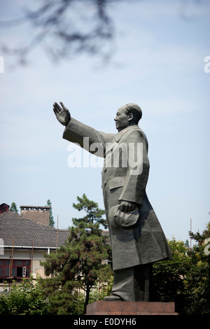 Il presidente Mao statua all Università cinese Foto Stock