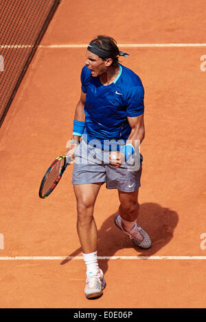 Madrid, Spagna. Il 10 maggio, 2014. Rafael Nadal di Spagna reagisce durante il gioco con Roberto Bautista di Spagna il giorno 7 di Madrid Open da La Caja Magica. Credito: Azione Sport Plus/Alamy Live News Foto Stock