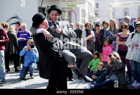 La Hats Off to Laurel e Hardy tribute show intrattiene folle a Brighton Festival Fringe Città evento di oggi Foto Stock