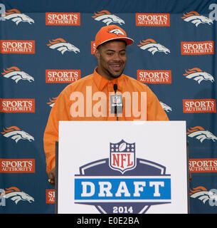 Englewood, Colorado, Stati Uniti d'America. Il 10 maggio, 2014. Denver Broncos Rd. 2 n. 56 Nel complesso progetto Pick CODY LATIMER viene introdotto al Denver Media a valle Colomba sabato mattina. Credito: Hector Acevedo/ZUMAPRESS.com/Alamy Live News Foto Stock