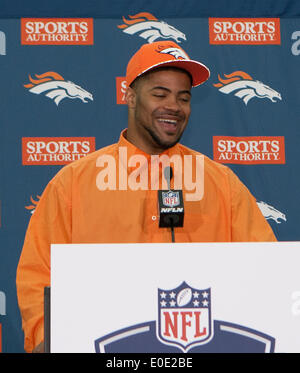 Englewood, Colorado, Stati Uniti d'America. Il 10 maggio, 2014. Denver Broncos Rd. 2 n. 56 Nel complesso progetto Pick CODY LATIMER viene introdotto al Denver Media a valle Colomba sabato mattina. Credito: Hector Acevedo/ZUMAPRESS.com/Alamy Live News Foto Stock