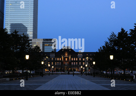 La stazione di Tokyo night view Foto Stock