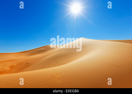 Dune di sabbia, natura paesaggio con sun sulla parte superiore Foto Stock