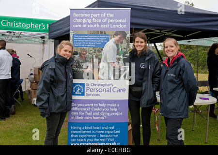 Cudham, UK. 11 maggio 2014. St Christopher's ospizio stanno promuovendo i loro personal care services presso The Bluebell fundraising a piedi Credito: Keith Larby/Alamy Live News Foto Stock