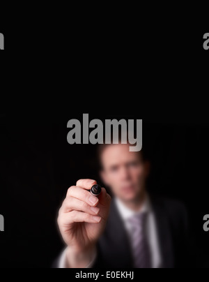 Imprenditore scrittura, disegno sullo schermo Foto Stock