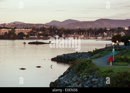 Songhees marciapiede in inizio di mattina di luce, Victoria, British Columbia, Canada. Foto Stock