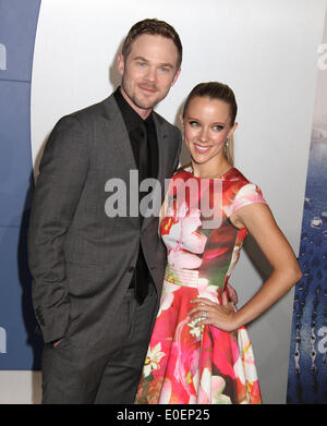 New York, New York, Stati Uniti d'America. Il 10 maggio, 2014. Attore Shawn Ashmore e DANA RENEE WASDIN partecipare al global premiere di 'X-Men: giorni di Futuro Passato" tenuto Jacob Javits Convention Center. Credito: Nancy Kaszerman/ZUMAPRESS.com/Alamy Live News Foto Stock