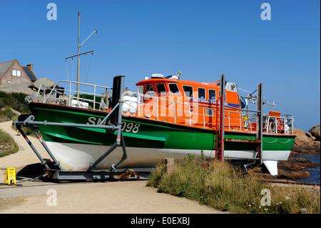 Costa di Granito Rosa,Ploumanac'h,l'Anse de Pors Kamor,SNS 098,scialuppa di salvataggio,Cotes-d'Armor,Tregor,Bretagne,Brittany,Francia Foto Stock