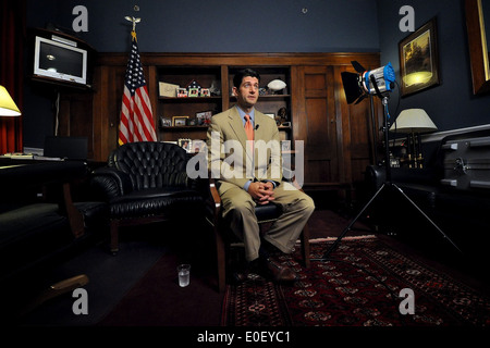 Noi Bilancio Casa Presidente sost. Paolo Ryan offre il settimanale indirizzo repubblicana 10 Maggio 2014 a Washington, DC. Foto Stock