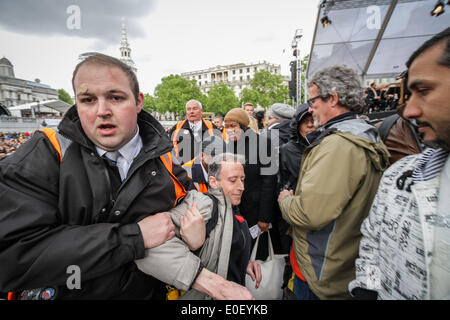 Londra, Regno Unito. 11 Maggio, 2014. Euromaidan ucraino protestare con Peter Tatchell contro la pro-Putin Valery Gergiev in London Credit: Guy Corbishley/Alamy Live News Foto Stock