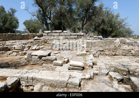 Rovine scavi sulla acropoli antica corretta Eleutherna Creta Grecia rovine sono in gran parte da strutture e Foto Stock