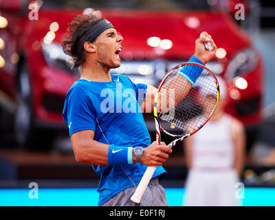 Madrid, Spagna. 11 Maggio, 2014. Rafael Nadal di Spagna reagisce durante la finale contro Kei Nishikori del Giappone il giorno 8 di Madrid Open da La Caja Magica. Credito: Azione Sport Plus/Alamy Live News Foto Stock