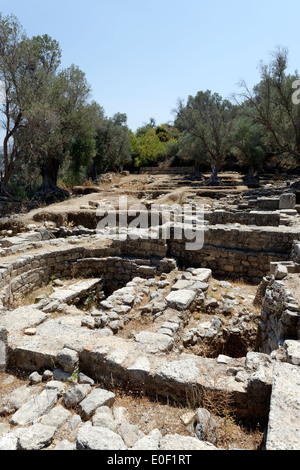 Rovine scavi sulla acropoli antica corretta Eleutherna Creta Grecia rovine sono in gran parte da strutture e Foto Stock
