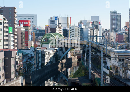 Linea ferroviaria nel Ochanomizu, Tokyo, Giappone Foto Stock