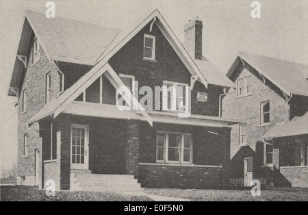Una fotografia della casa al 1237 West First Avenue a Grandview Heights, Ohio, scattata nel 1918. L'immagine cattura l'architettura residenziale in questa area suburbana della contea di Franklin durante l'inizio del XX secolo. Foto Stock