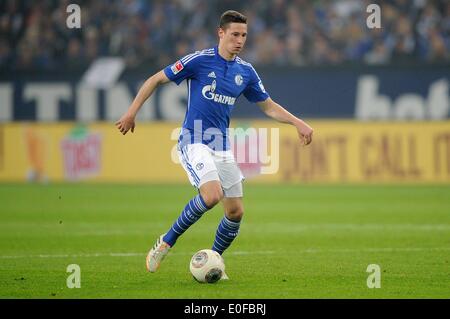 Gelsenkirchen (Germania). Il 10 maggio, 2014. Schalke di Julian Draxler gioca la palla durante la Bundesliga tedesca match tra FC Schalke e FC a Norimberga Veltins Arena di Gelsenkirchen, Germania, 10 maggio 2014. Foto: JONAS GUETTLER/dpa/Alamy Live News Foto Stock