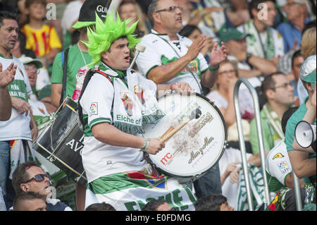 Elche, Spagna. 11 Maggio, 2014. Elche sostenitori nel match tra Elche e FC Barcelona, per settimana 37 del Liga spagnola BBVA ha suonato presso la Martinez Valero Stadium, 11 maggio 2014. Foto: Aitor Bouzo/Urbanandsport/Nurphoto. © Aitor Bouzo/NurPhoto/ZUMAPRESS.com/Alamy Live News Foto Stock