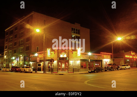 Tulsa costola ristorante, moderno angolo di strada di notte Foto Stock