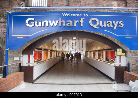 Gunwharf Quays, Shopping Center - Mall, Portsmouth; Inghilterra; Regno Unito Foto Stock