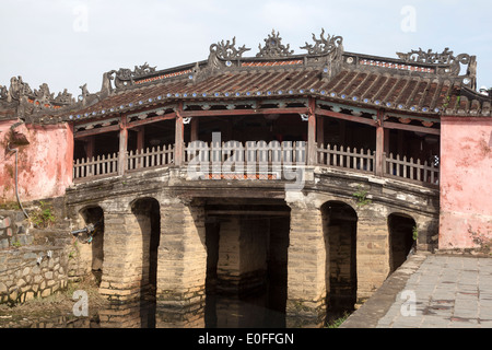 Ponte del Tempio di Chua Cau (ponte coperto giapponese) nel centro storico di Hoi An Vietnam Foto Stock