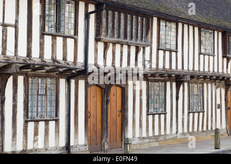 Xv secolo in bianco e nero graticcio gli ospizi di carità in Church Street, Stratford-upon-Avon Foto Stock