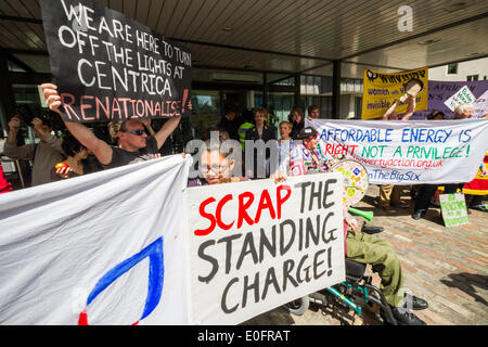 Londra, Regno Unito. Il 12 maggio 2014. Protesta al di fuori della British Gas AGM presso il centro conferenze QE2 in Westminster per dimostrare contro il rialzo dei prezzi dei prodotti energetici. Credito: Guy Corbishley/Alamy Live News Foto Stock