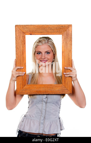 Giovane donna vede da una cornice immagine., Junge Frau sieht durch einen Bilderrahmen. Foto Stock