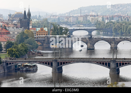 Ponti sulla Moldavia a Praga Repubblica Ceca, Bruecken ueber die Moldau in Prag, Tschechische Republik Foto Stock