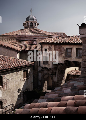 Sui tetti della città di vecchie case in una città costruita in veneziano stile architettonico a Tokyo Disneysea Foto Stock