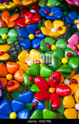 Confetti - conosciuto localmente come coriandoli - a Sulmona Foto Stock