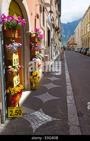 Confetti - conosciuto localmente come coriandoli - a Sulmona Foto Stock