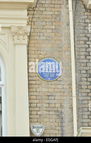 Queens Gate, Londra, Regno Unito. La targa blu posto all'indirizzo dove il comico Tony Hancock vissuto dal 1952-58. Credito: Matteo Chattle/Alamy Live News Foto Stock