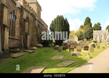 Biagio Chiesa del castello e la grave yeard Foto Stock