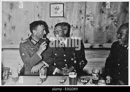 Un'immagine storica della seconda guerra mondiale, che mostra gli effetti della guerra in Norvegia, compresa l'occupazione tedesca durante la seconda guerra mondiale e i momenti chiave della resistenza norvegese. Foto Stock